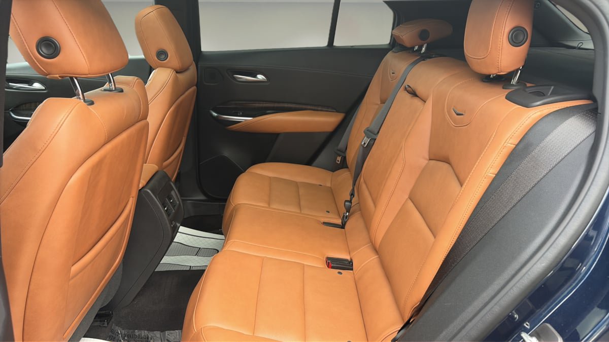 Used 2022 Cadillac XT4 Premium Luxury w/ Cold Weather Package AWD/4WD image 15