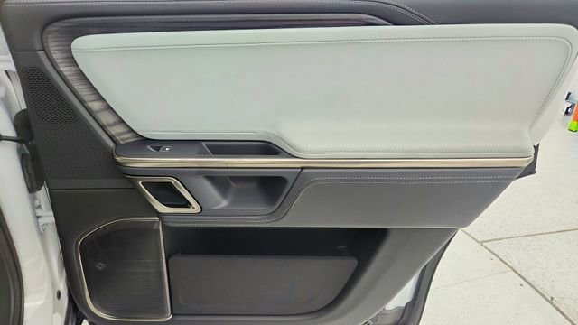 Used 2024 Rivian R1S Adventure AWD/4WD image 28