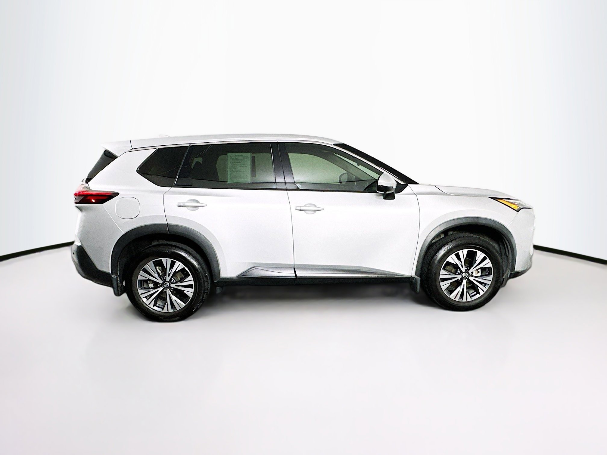 Used 2021 Nissan Rogue SV image 10