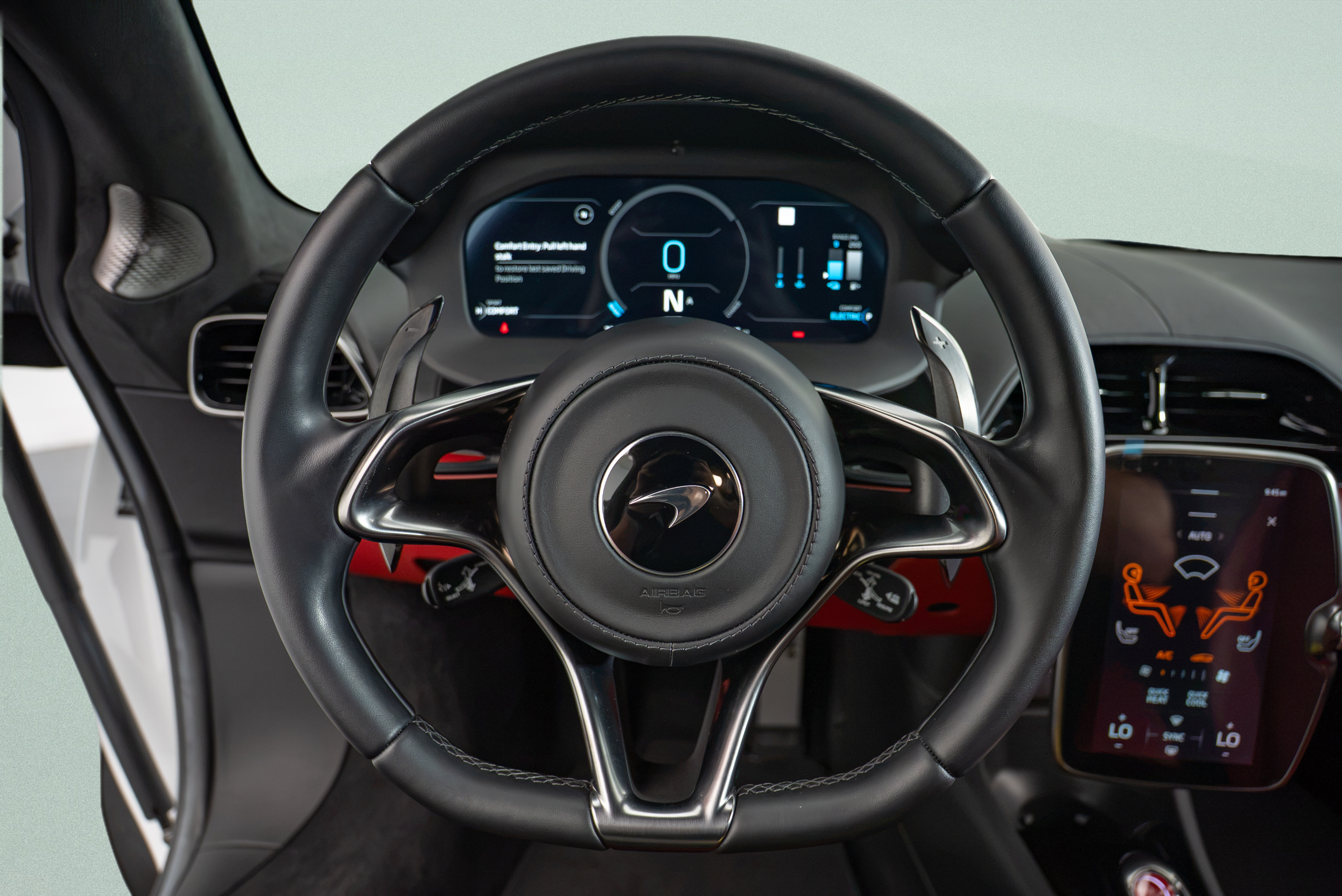Used 2023 McLaren Artura RWD image 11