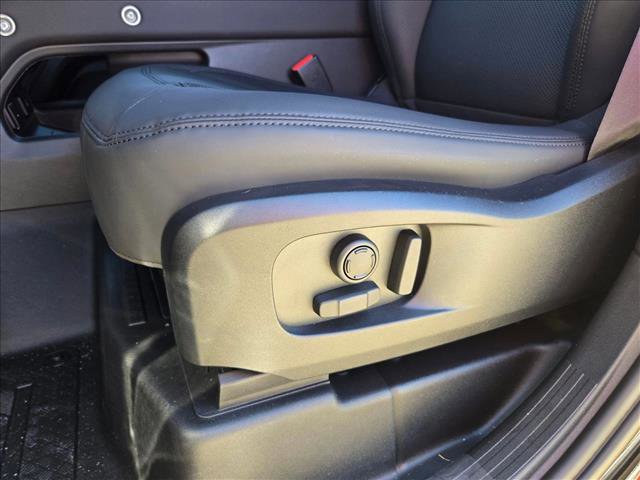 New 2026 Land Rover Defender 110 X-Dynamic SE image 4