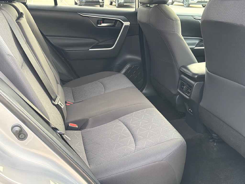 Used 2021 Toyota RAV4 XLE AWD/4WD image 12
