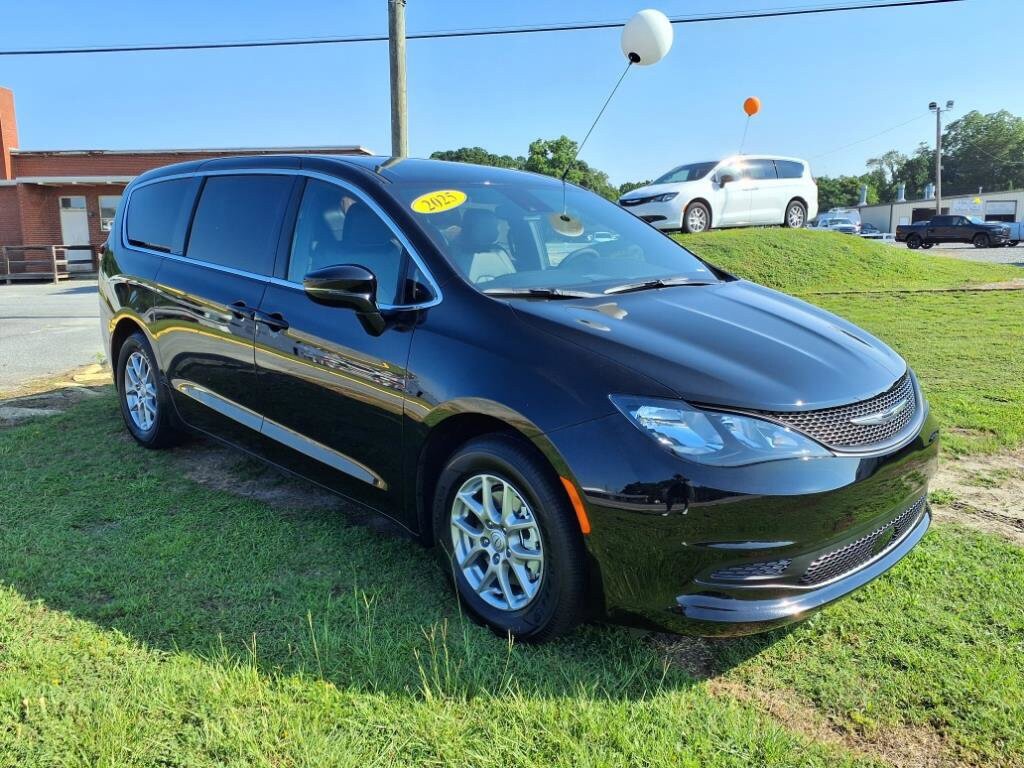 New 2025 Chrysler Voyager LX FWD image 23