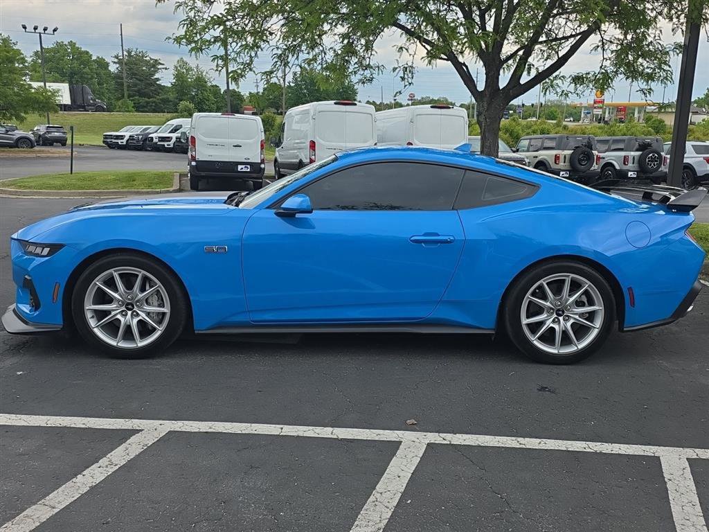 Used 2024 Ford Mustang GT Premium RWD image 3