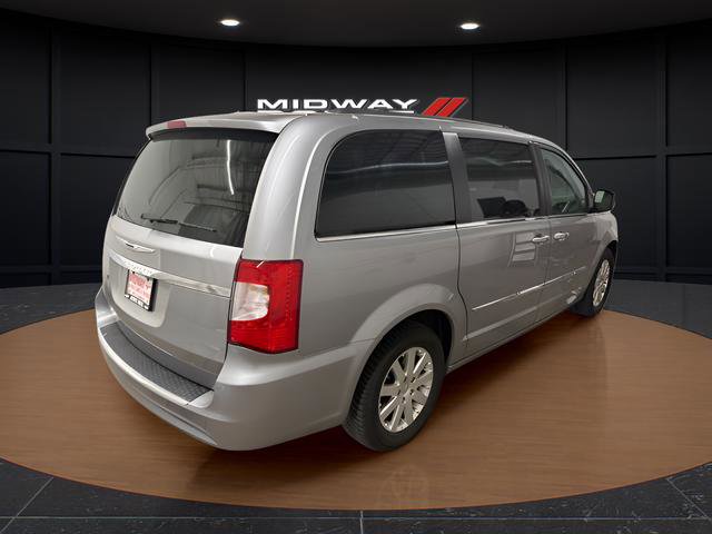 Used 2016 Chrysler Town & Country Touring FWD image 4
