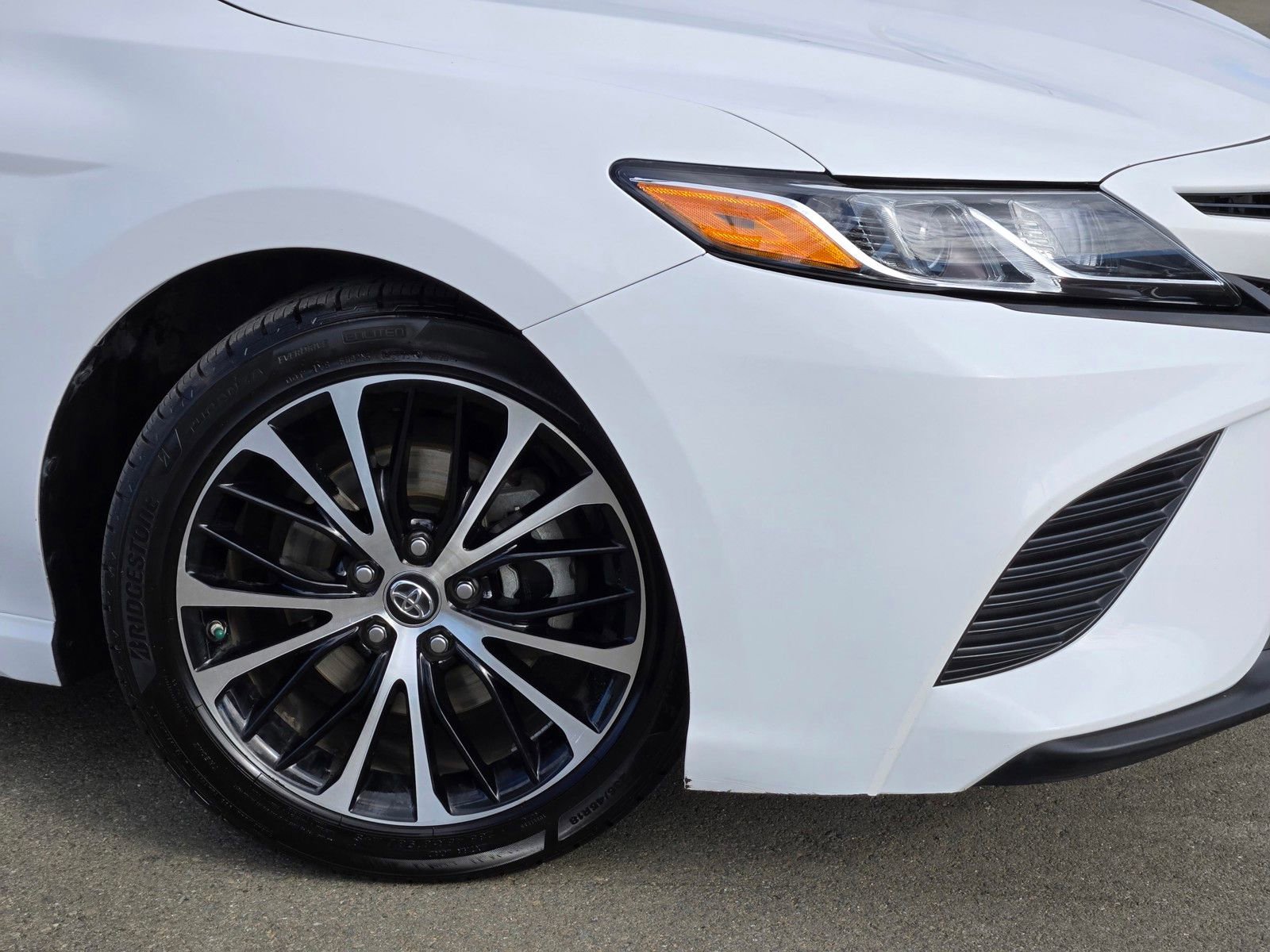 Used 2019 Toyota Camry SE image 9