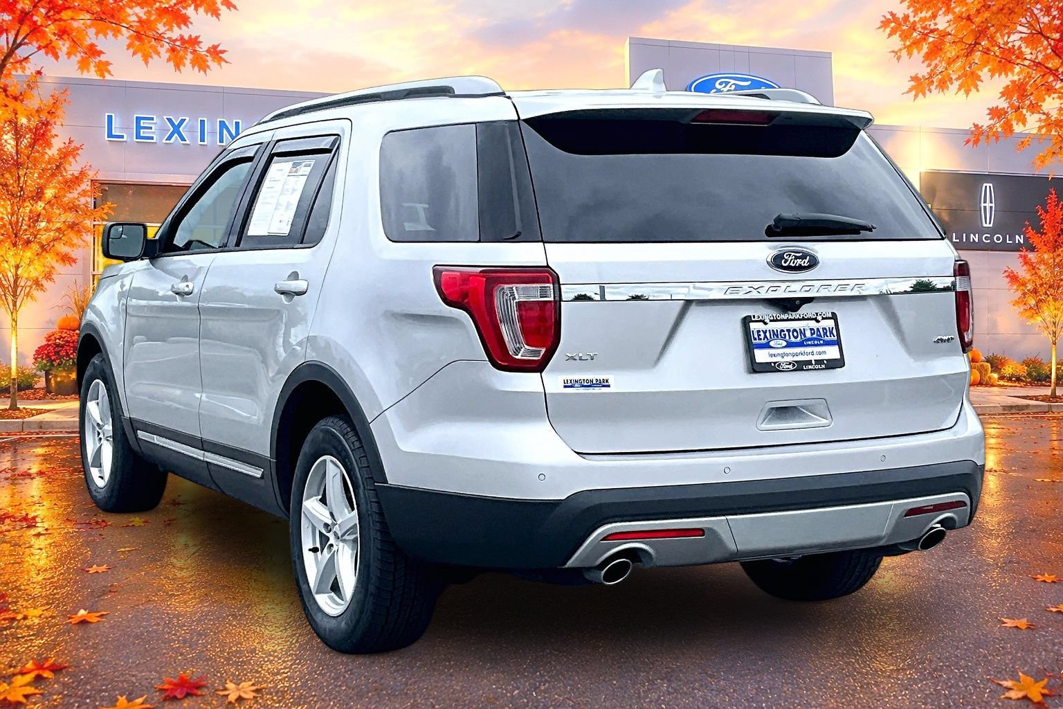Used 2016 Ford Explorer XLT AWD/4WD image 4