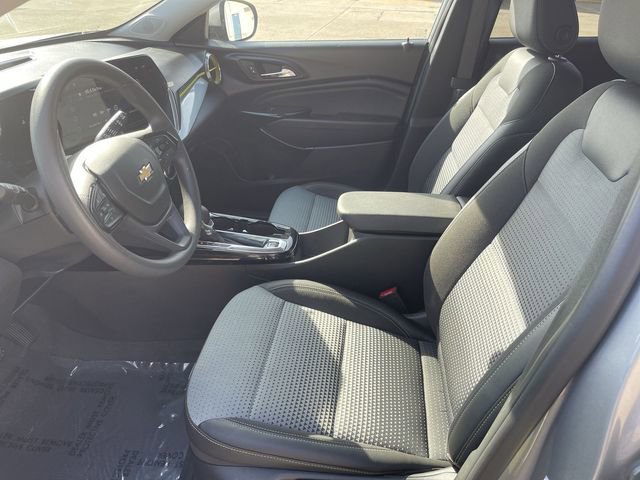 Used 2025 Chevrolet Trax LT image 11