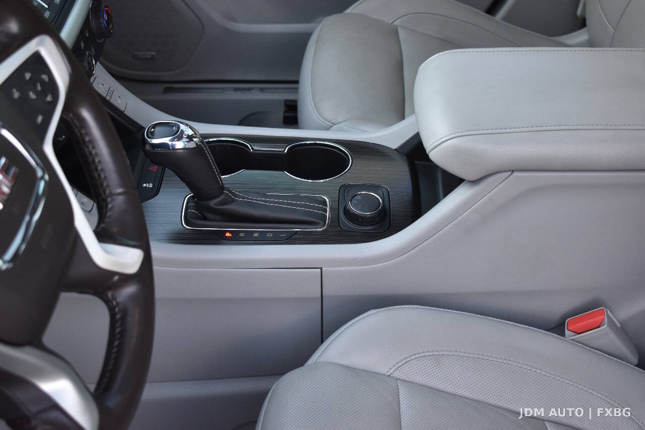 Used 2018 GMC Acadia SLT w/ LPO, Floor Liner Package AWD/4WD image 30