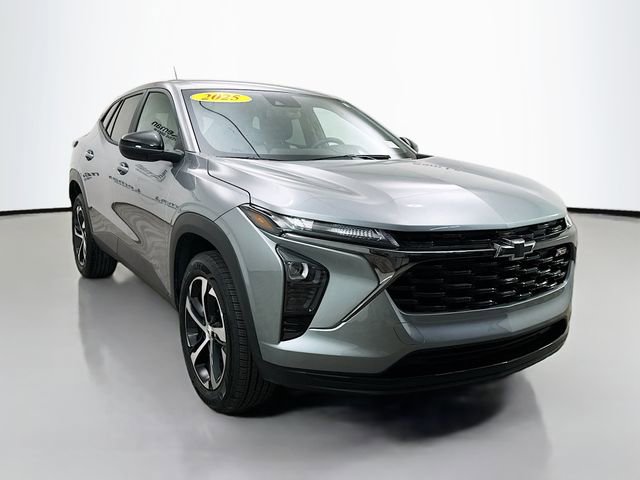 Used 2025 Chevrolet Trax RS w/ Driver Confidence Package image 1