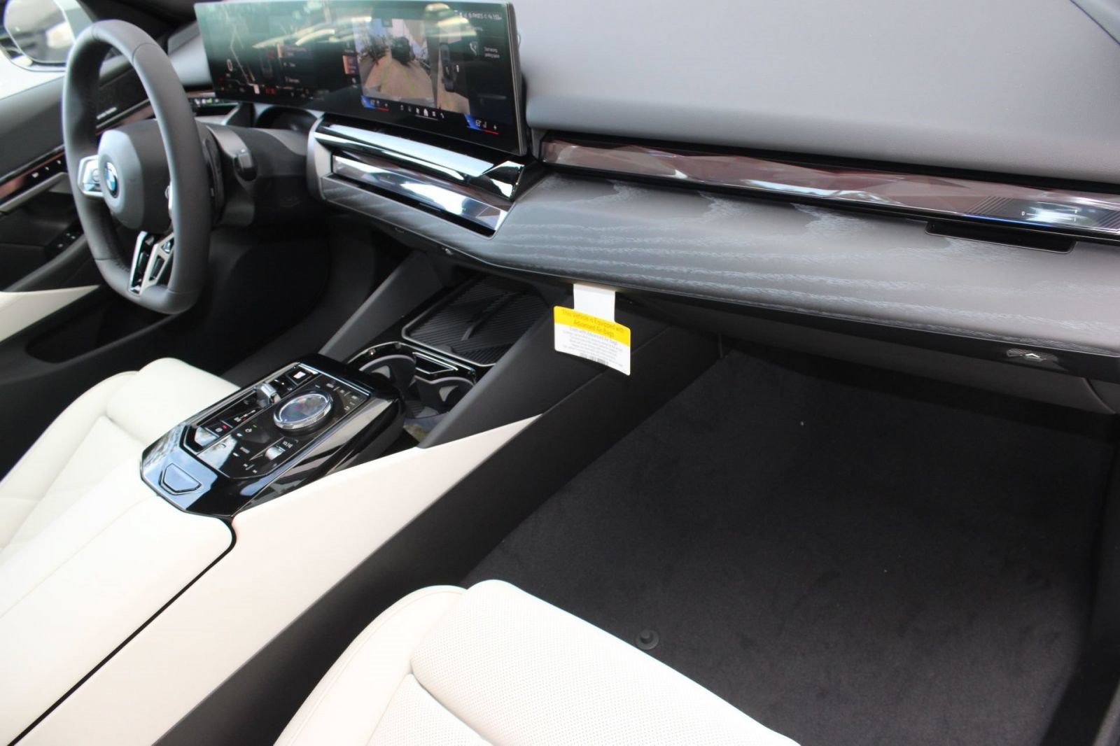 Used 2026 BMW 530i w/ M Sport Package RWD image 30