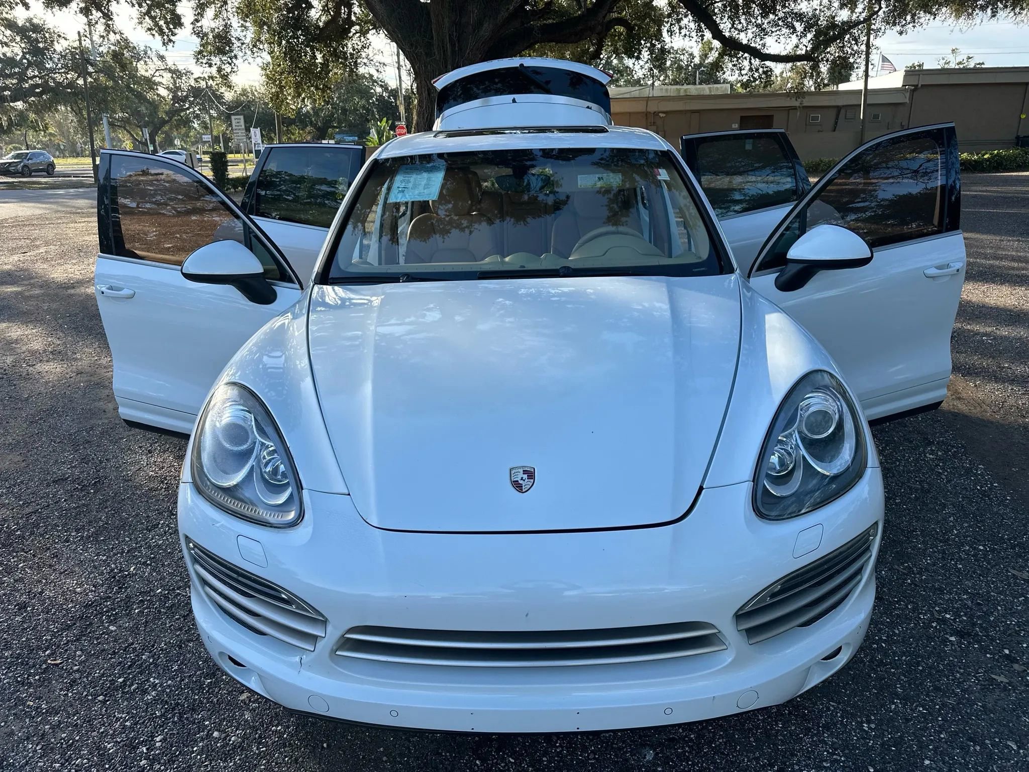 Used 2014 Porsche Cayenne Platinum Edition image 2