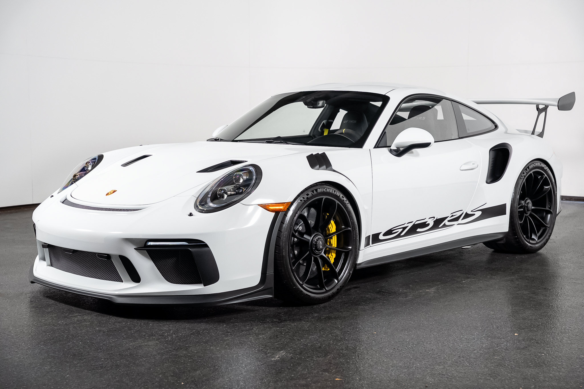 Used 2019 Porsche 911 GT3 RS RWD image 5