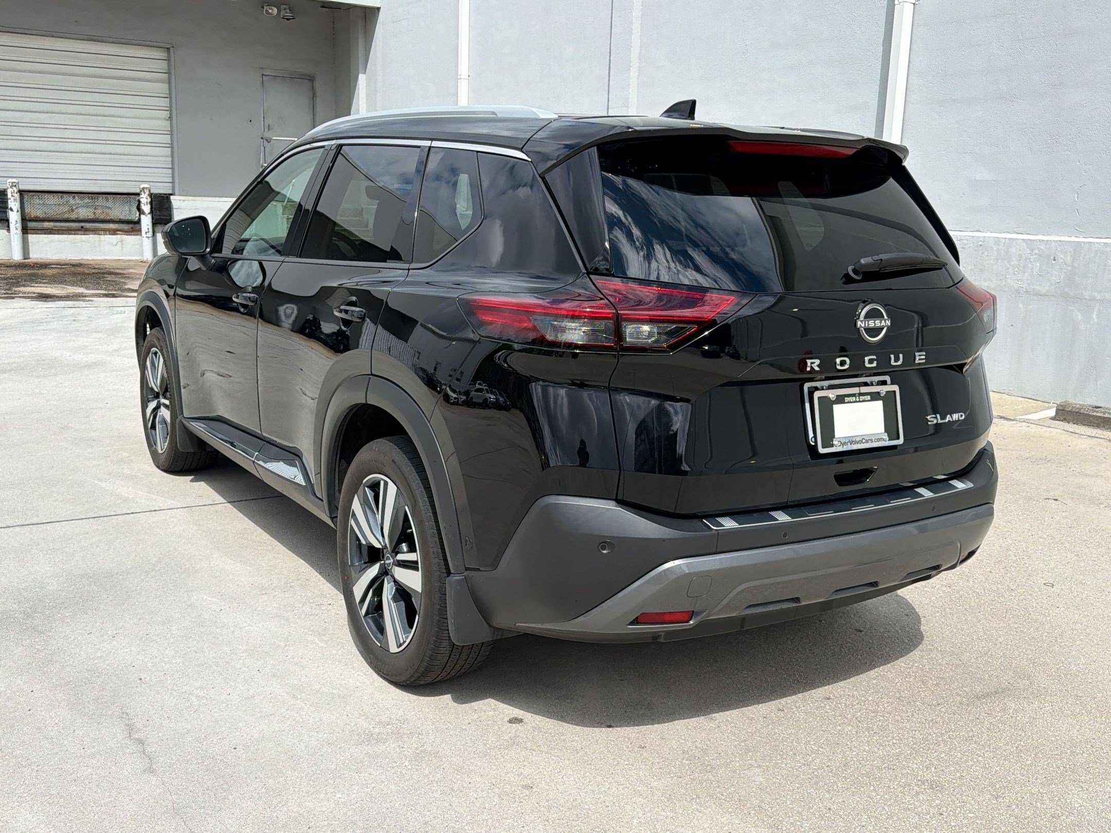 Used 2023 Nissan Rogue SL w/ SL Premium Package AWD/4WD image 3