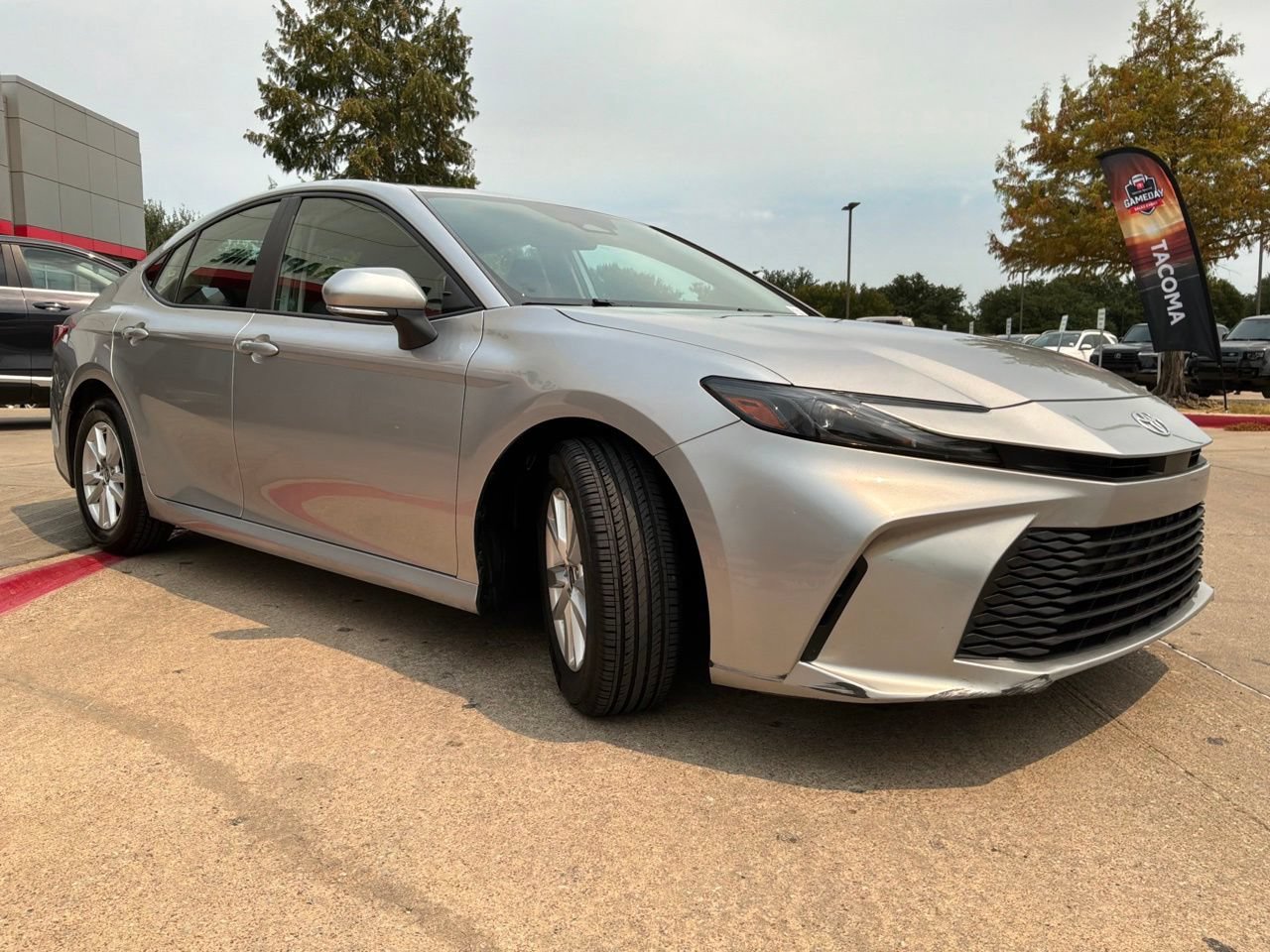 Used 2025 Toyota Camry LE FWD image 4