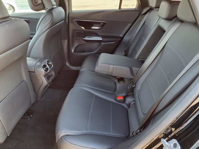 Used 2025 Mercedes-Benz GLC 300 image 18