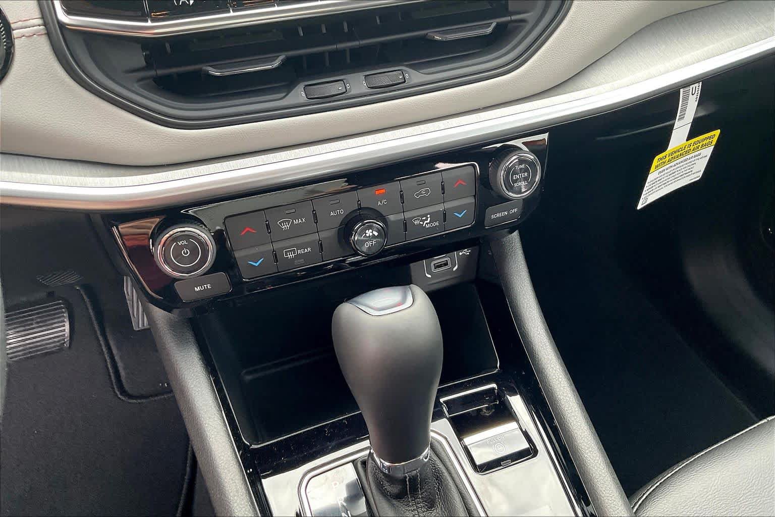 New 2026 Jeep Compass Limited AWD/4WD image 18