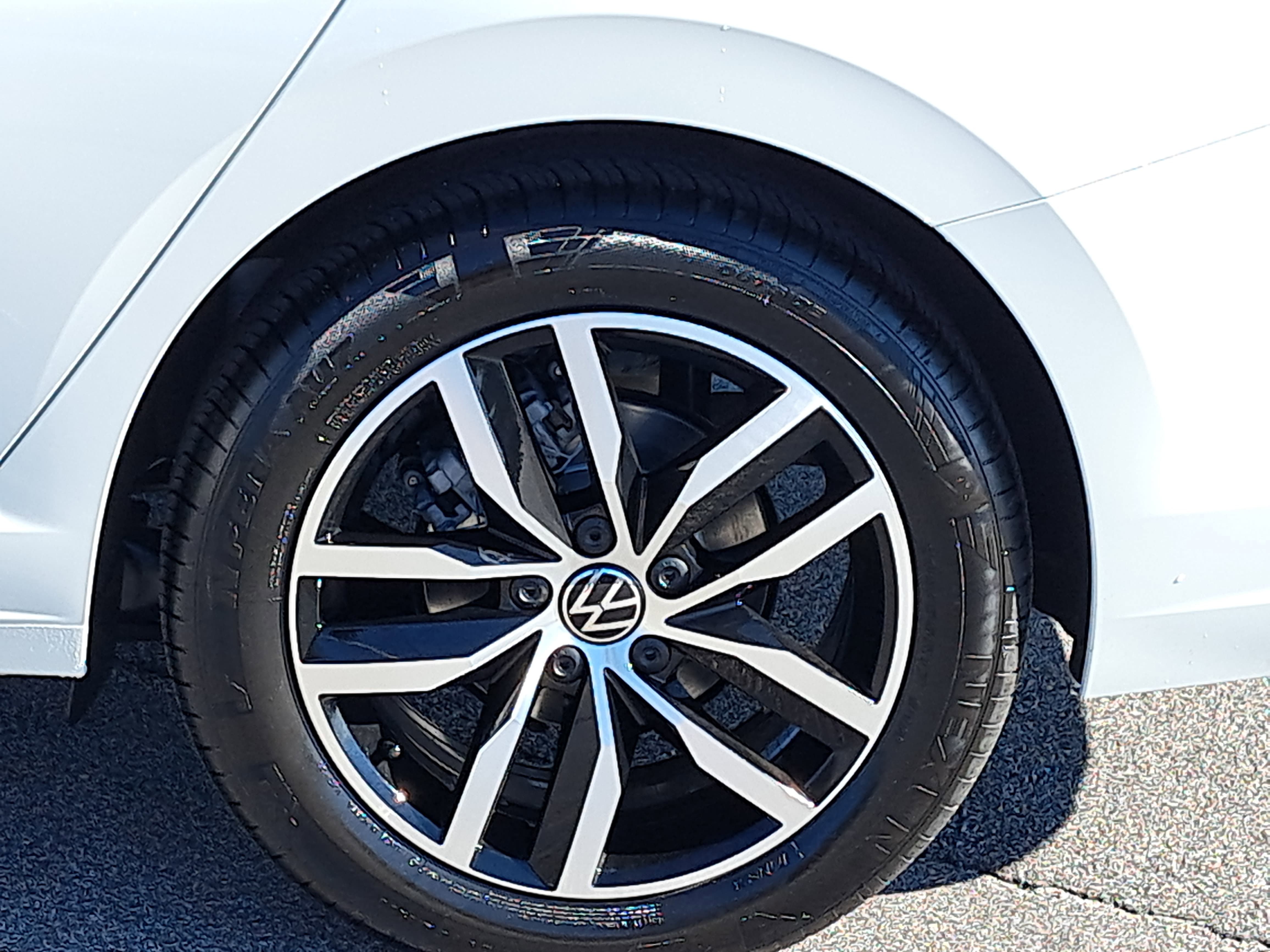New 2026 Volkswagen Jetta SE FWD image 30