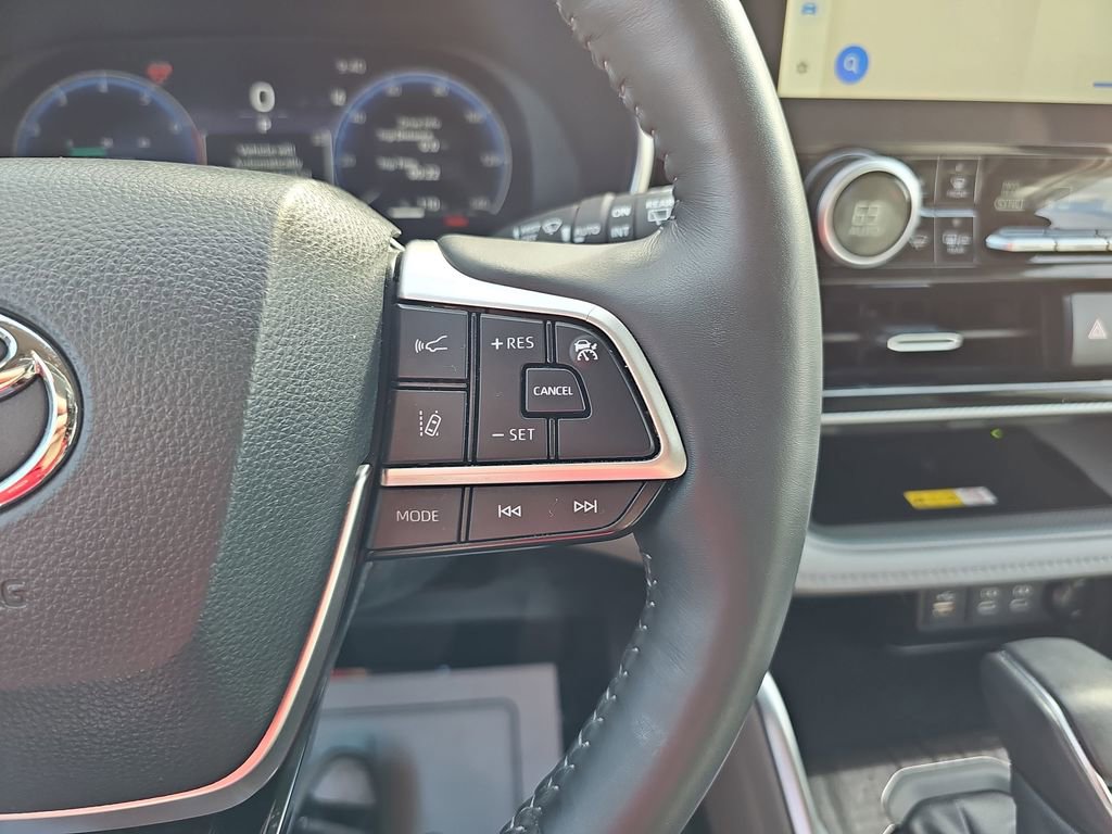 Used 2024 Toyota Highlander Platinum image 23