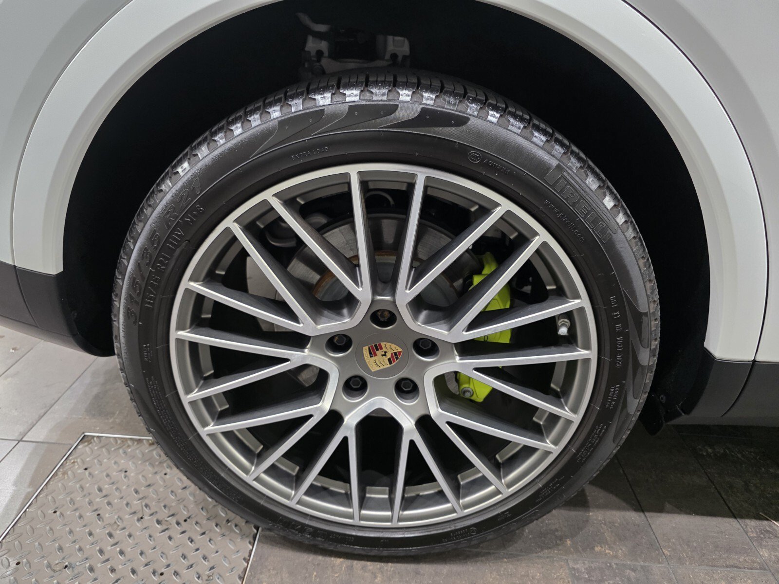 Used 2023 Porsche Cayenne Platinum Edition AWD/4WD image 13