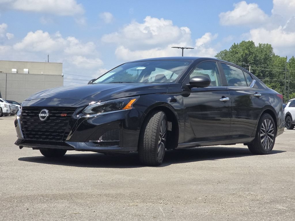 Used 2025 Nissan Altima 2.5 SV FWD image 9