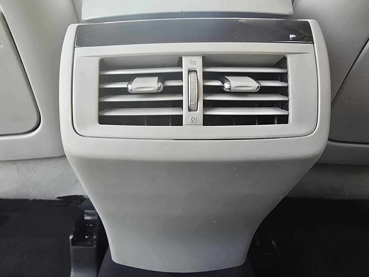 Used 2012 Toyota Venza LE FWD image 24