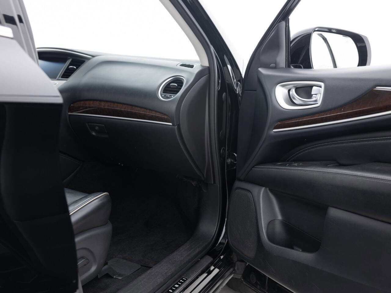 Used 2017 INFINITI QX60 Luxe w/ Deluxe Technology Package AWD/4WD image 28