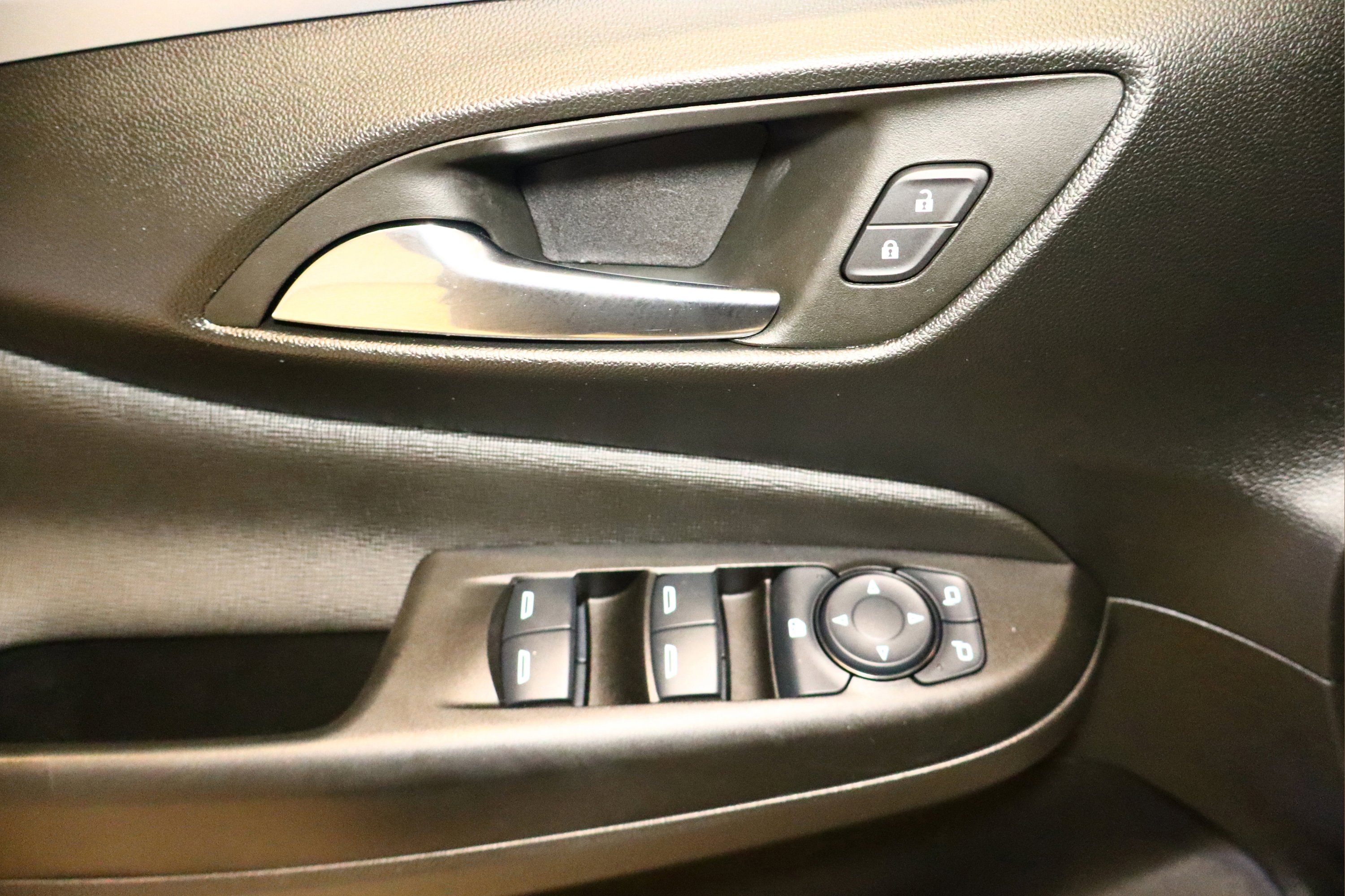 Used 2025 Buick Envista Preferred image 37