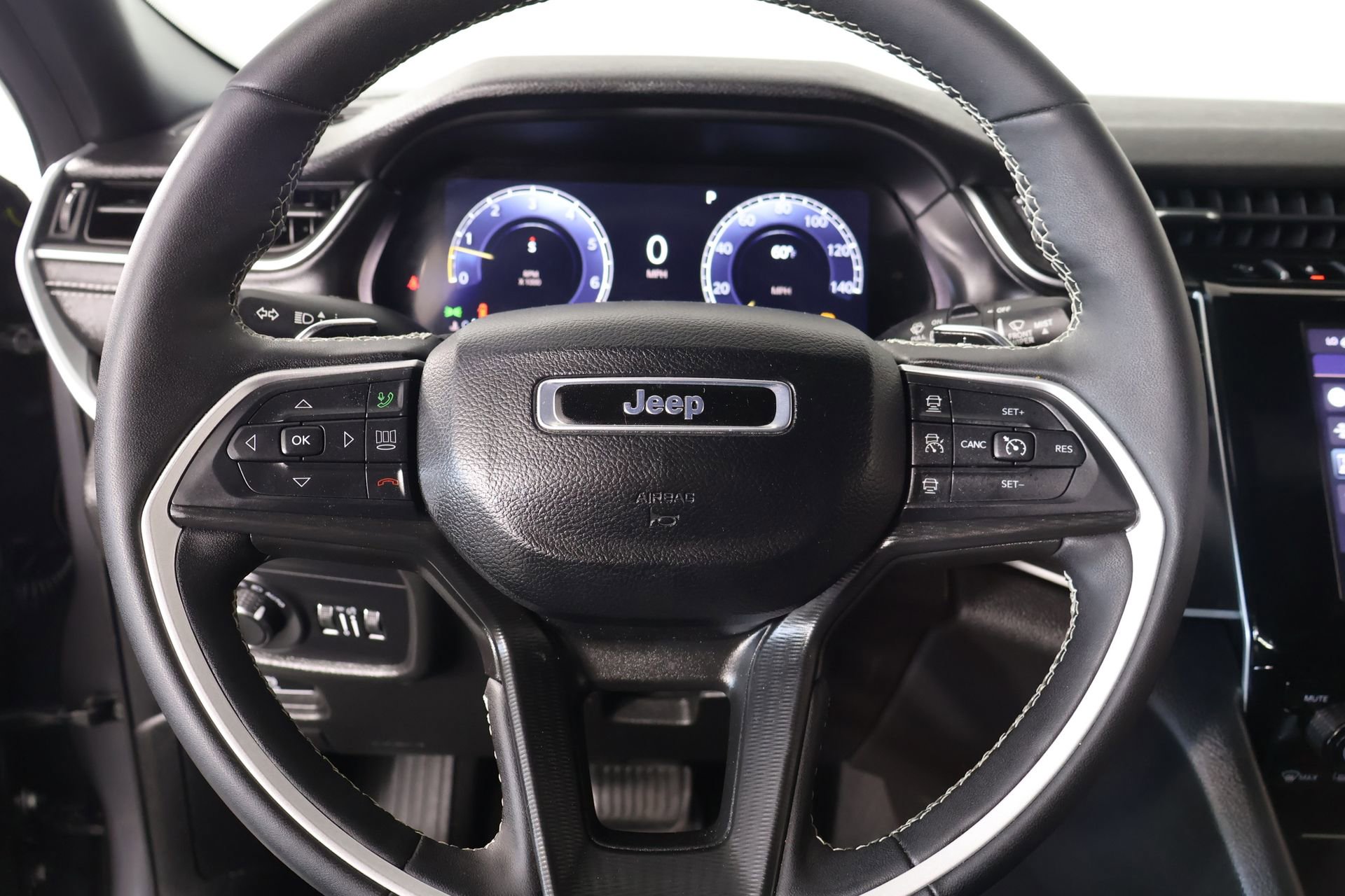 Used 2024 Jeep Grand Cherokee L Laredo AWD/4WD image 3