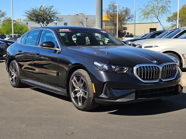 Used 2025 BMW i5 eDrive40i w/ Premium Package image 3