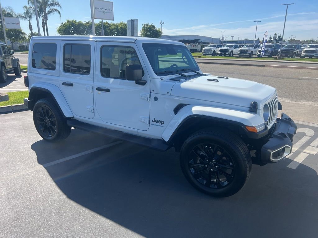 Used 2025 Jeep Wrangler Unlimited Sahara AWD/4WD image 11