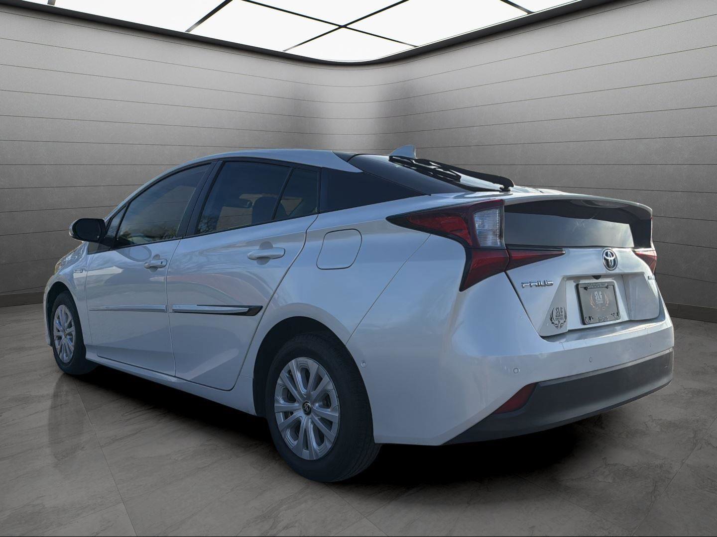 Used 2022 Toyota Prius LE image 4