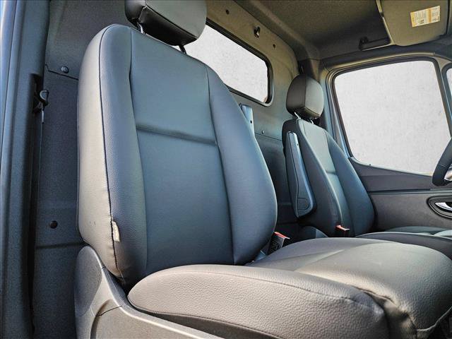 Used 2025 Mercedes-Benz Sprinter 2500 image 24