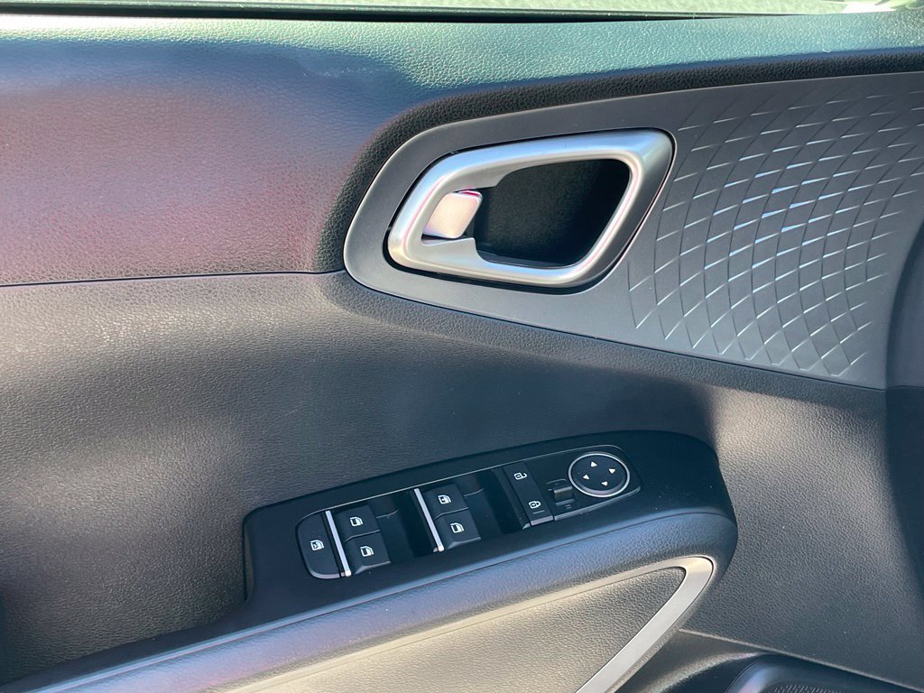 Used 2020 Kia Soul GT-Line FWD image 11