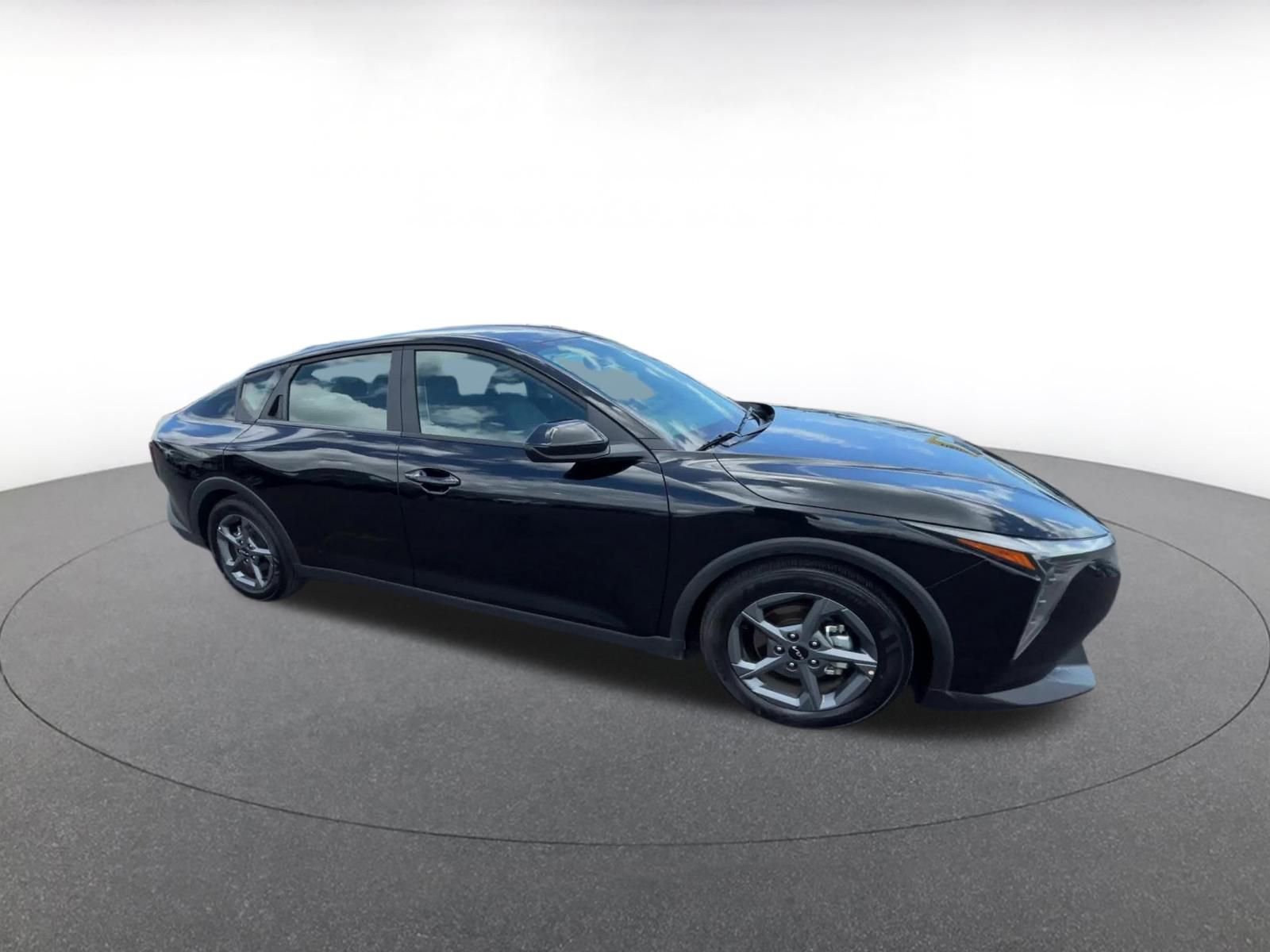 Used 2025 Kia K4 FWD image 2