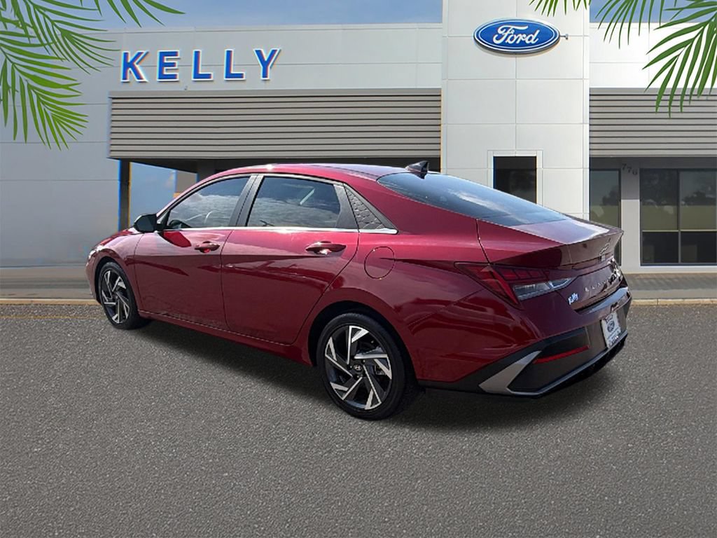 Used 2025 Hyundai Elantra Limited FWD image 3