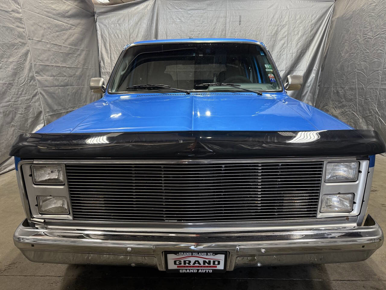 Used 1987 GMC Suburban 2WD image 2