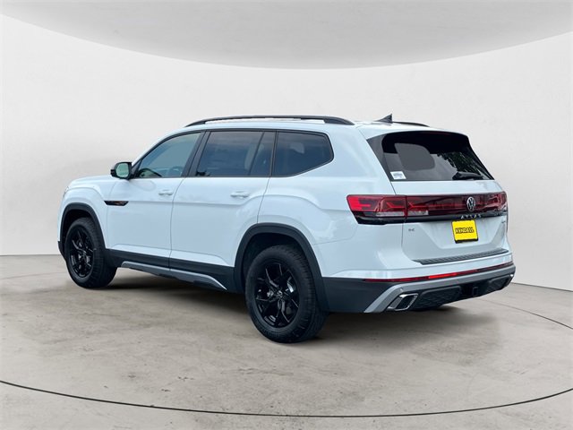 New 2025 Volkswagen Atlas Peak Edition SE image 4