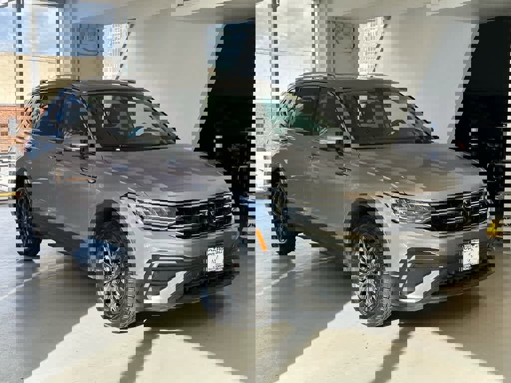 Certified 2024 Volkswagen Tiguan SE w/ Panoramic Sunroof Package image 3