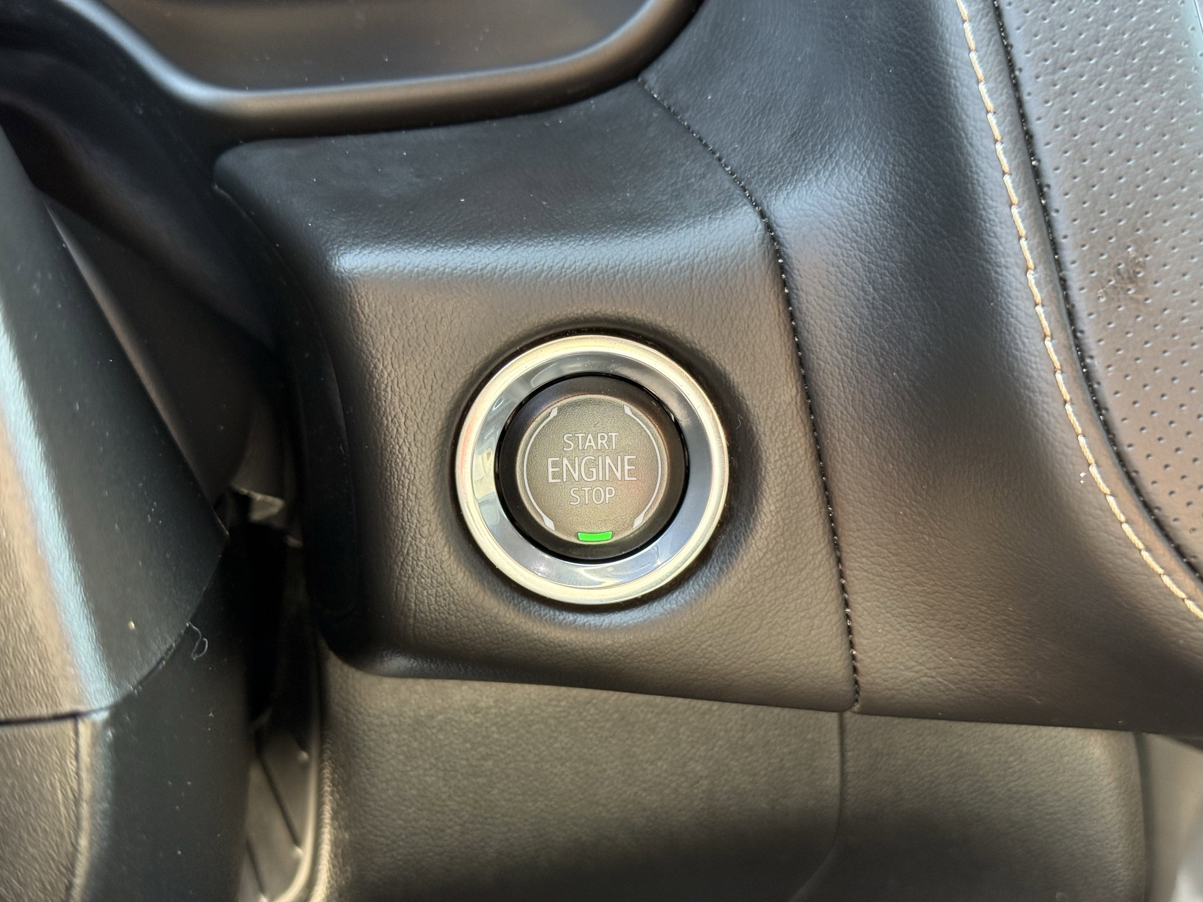 Used 2023 Chevrolet Suburban Premier image 24