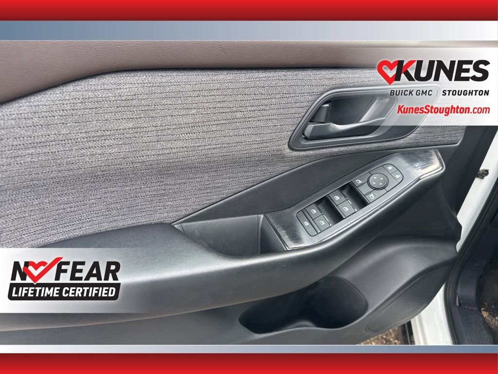 Used 2023 Nissan Rogue S image 20