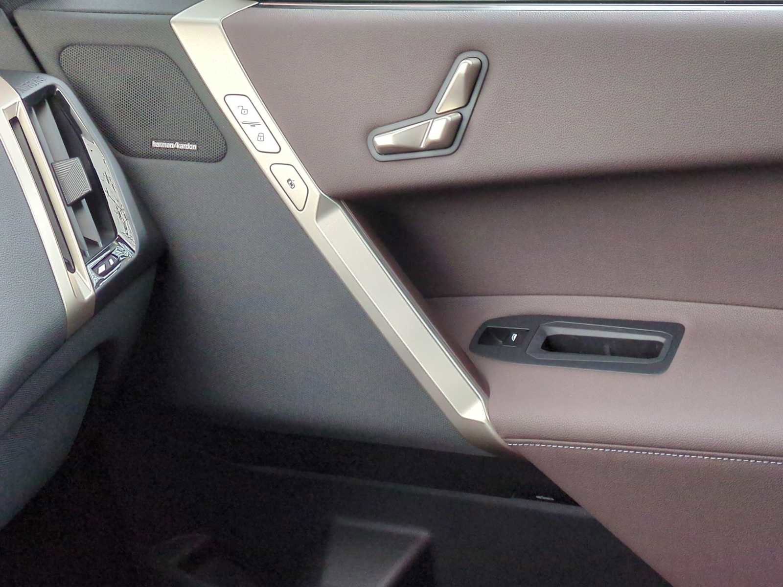 Used 2025 BMW iX xDrive50 image 37