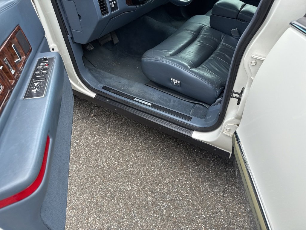 Used 1995 Cadillac Fleetwood Brougham image 9