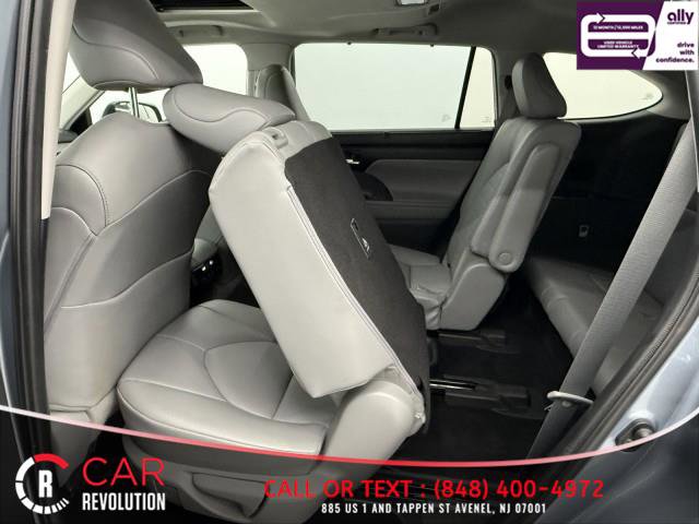 Used 2021 Toyota Highlander XLE image 46