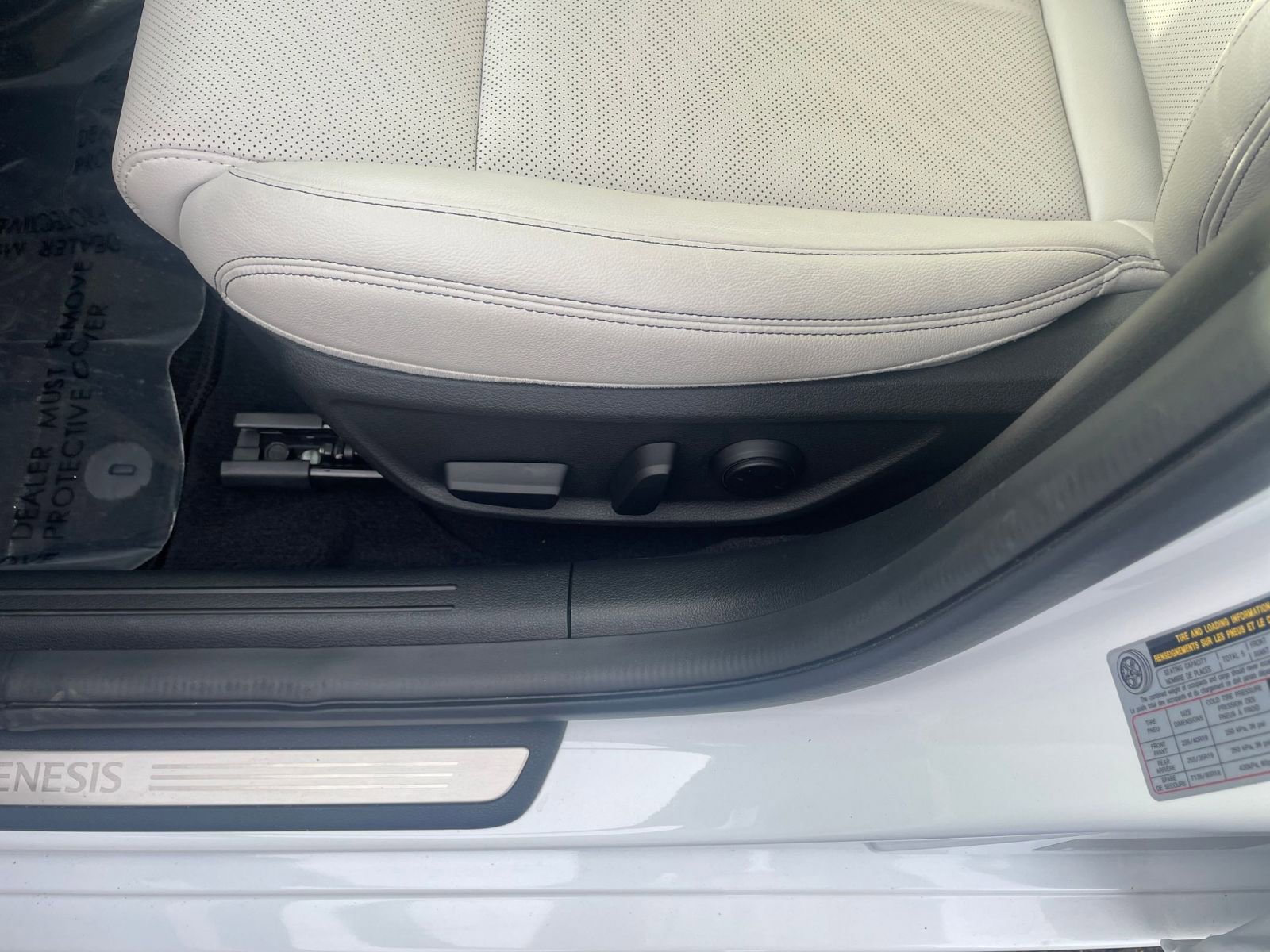 Used 2025 Genesis G70 2.5T image 23