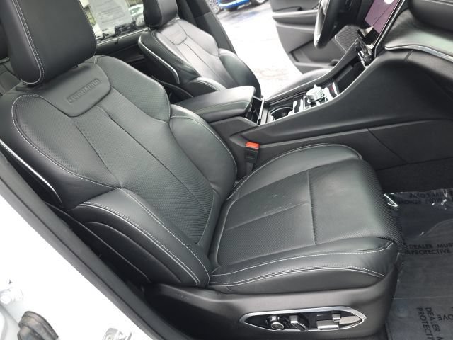 Used 2025 Jeep Grand Cherokee L Overland w/ Advanced Protech Group III AWD/4WD image 49
