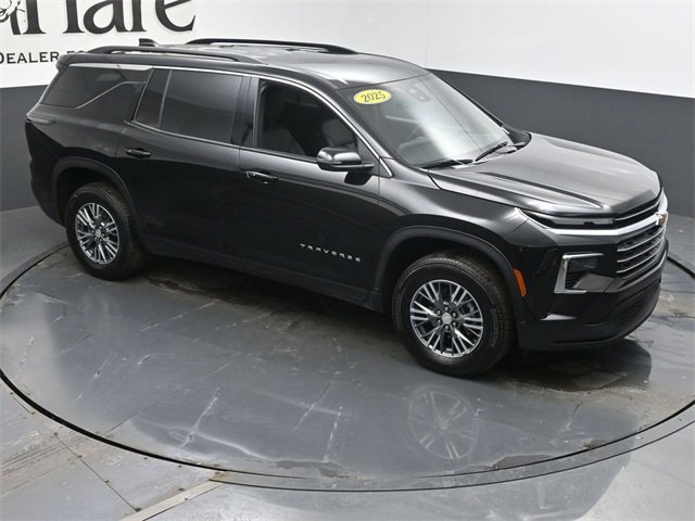 Used 2025 Chevrolet Traverse LT image 49