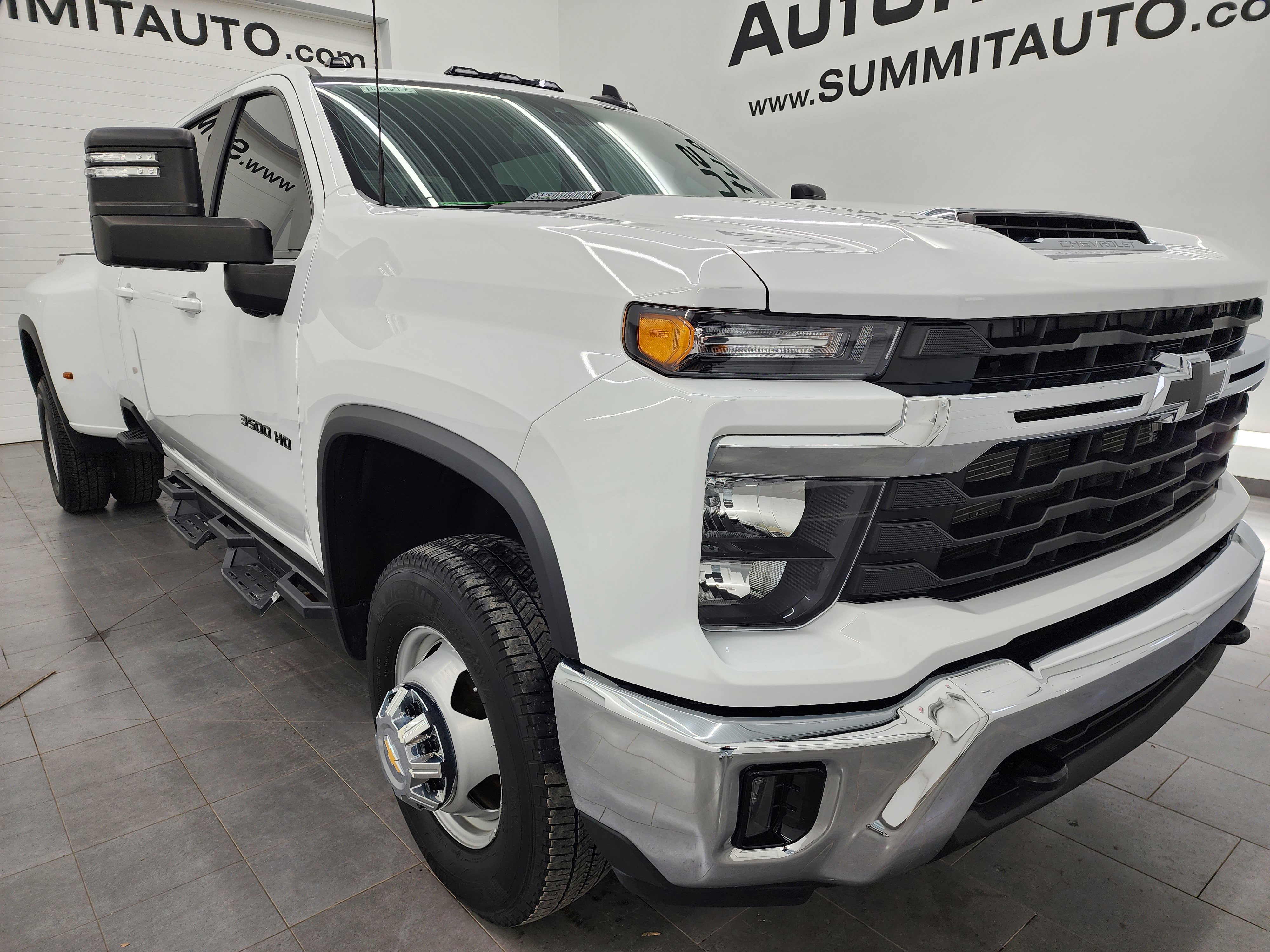 Used 2024 Chevrolet Silverado 3500 LT w/ Convenience Package AWD/4WD image 2