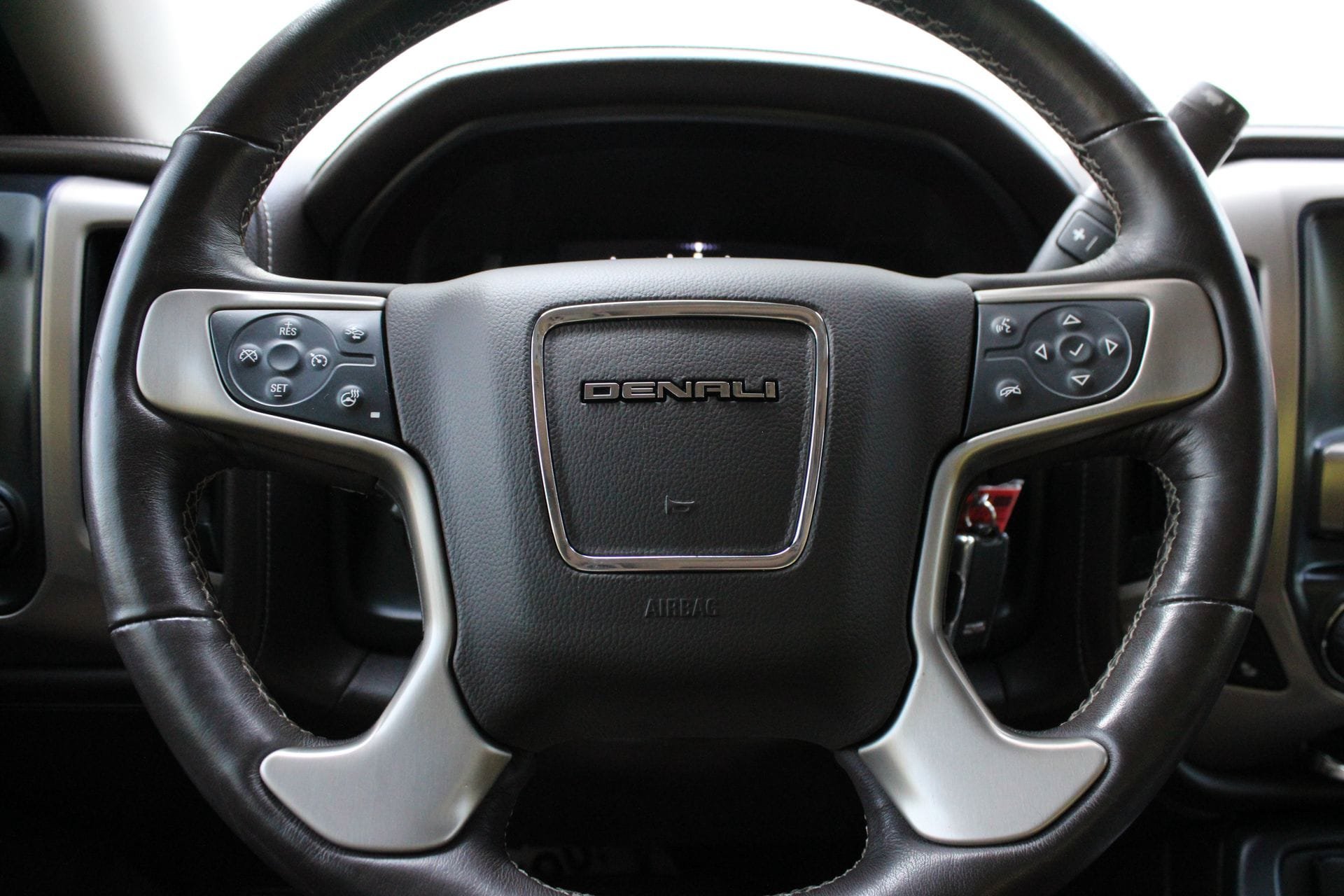 Used 2018 GMC Sierra 1500 Denali AWD/4WD image 26