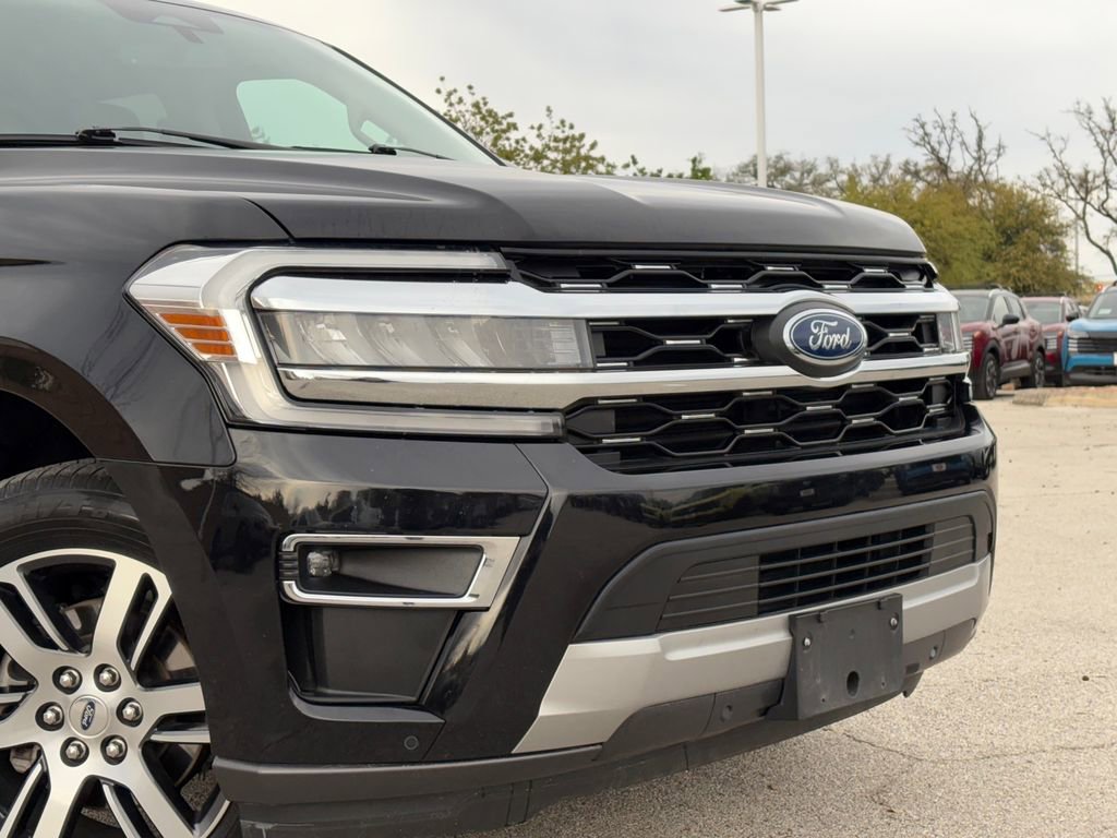 Used 2024 Ford Expedition Limited image 3
